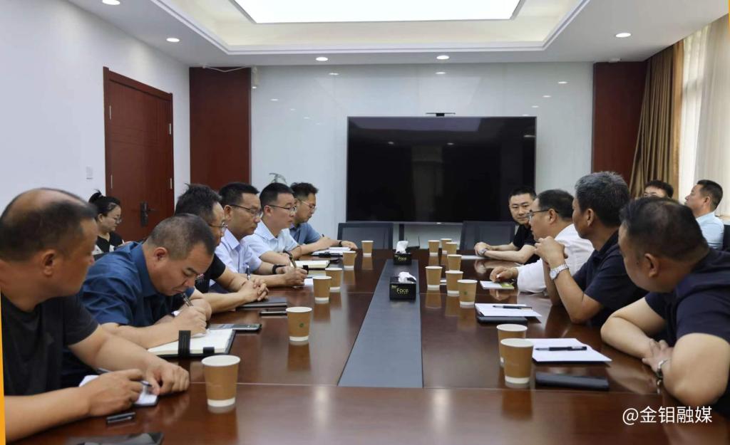 20230801-高溫酷暑送清涼 華州區(qū)區(qū)長(zhǎng)高波濤一行到礦山分公司慰問一線職工 (1).jpg
