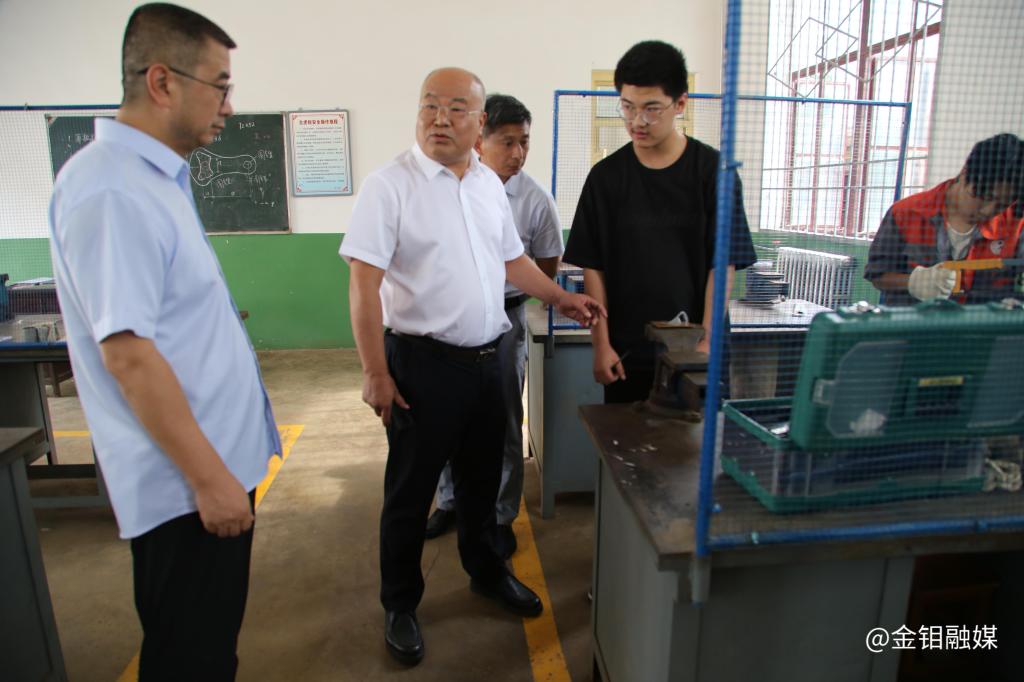 20230912-柳總視察技工學(xué)校-與實(shí)習(xí)學(xué)生交流 (4).JPG