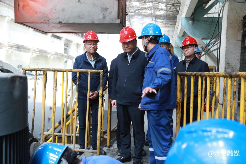 20240502-嚴(yán)平看望慰問堅守一線的礦山分公司干部職工 (2).JPG