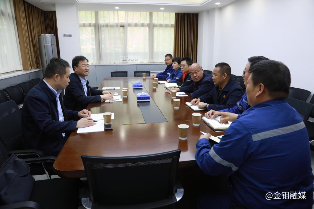 20240502-嚴(yán)平看望慰問堅守一線的礦山分公司干部職工 (4).JPG